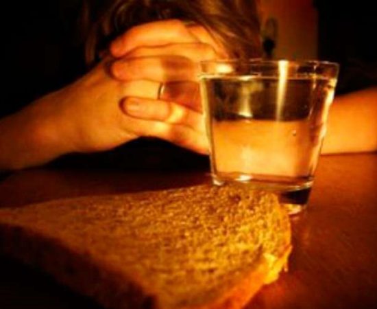 Diez formas para practicar un «ayuno» diferente durante la Cuaresma: más allá de la comida o del móvil