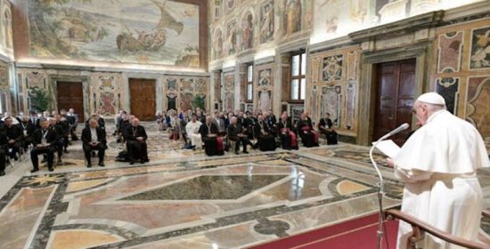 El Papa a los catequistas: el corazón de la catequesis es «Jesús te ama y no te abandona»