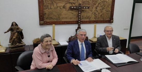 El arzobispado y Cáritas firman un acuerdo de cesión de un inmueble en A Coruña para uso como vivienda de inserción social