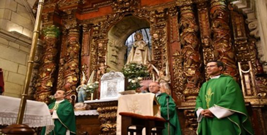 Don Julián afirma en el Santuario de Pastoriza que “la devoción a la Virgen alienta el alma sencilla y generosa”