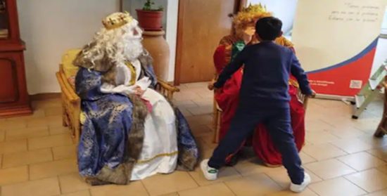 Los Reyes Magos visitan Familia Educa