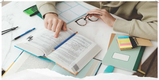 Clases de refuerzo escolar de Cáritas parroquial