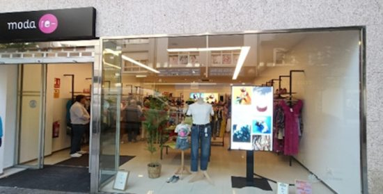 Cáritas Diocesana inaugura en A Coruña la nueva tienda Arroupa