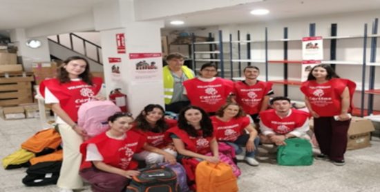 Cáritas Diocesana de Santiago llama a la solidaridad para garantizar la vuelta al colegio de más de 500 menores en A Coruña